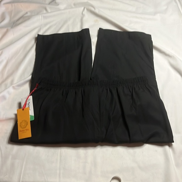 NWT Ruby Rd Black Capris - Picture 8 of 8